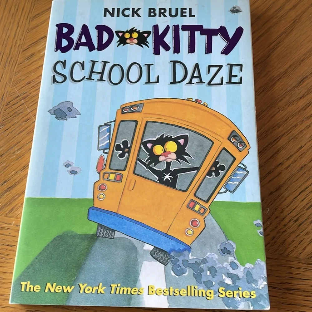 5 Bad Kitty Chapter Books - Picture 2 of 11
